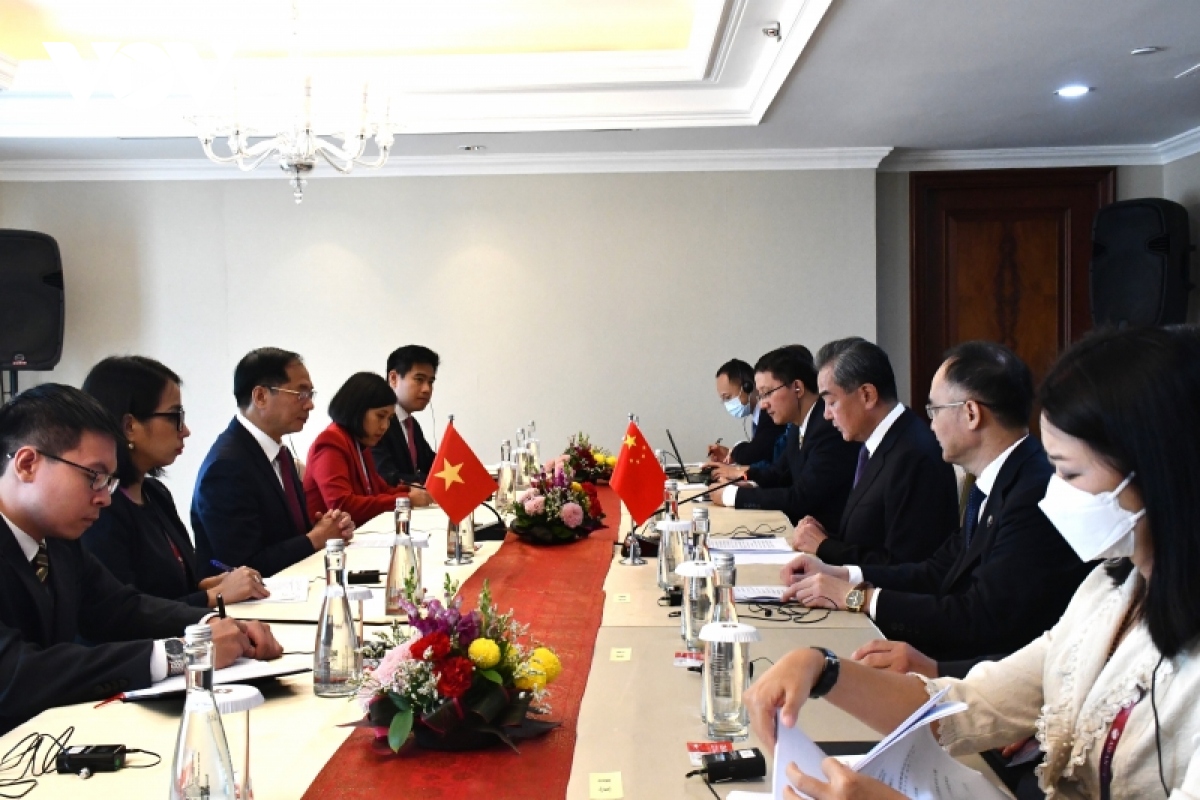 Việt Nam và Trung Quốc tiếp xúc bên lề Hội nghị AMM-56
